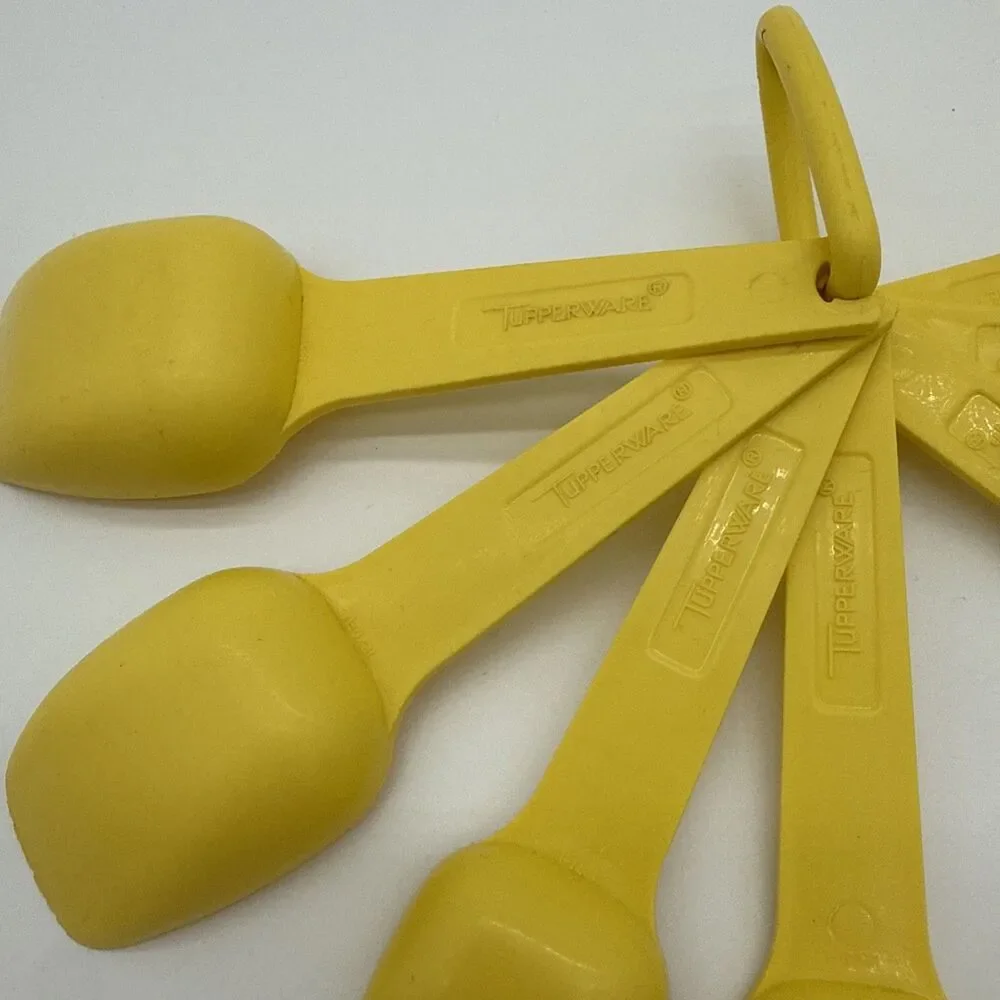 Vintage Tupperware Measuring Spoons Yellow with D-Ring Nesting Set of 7